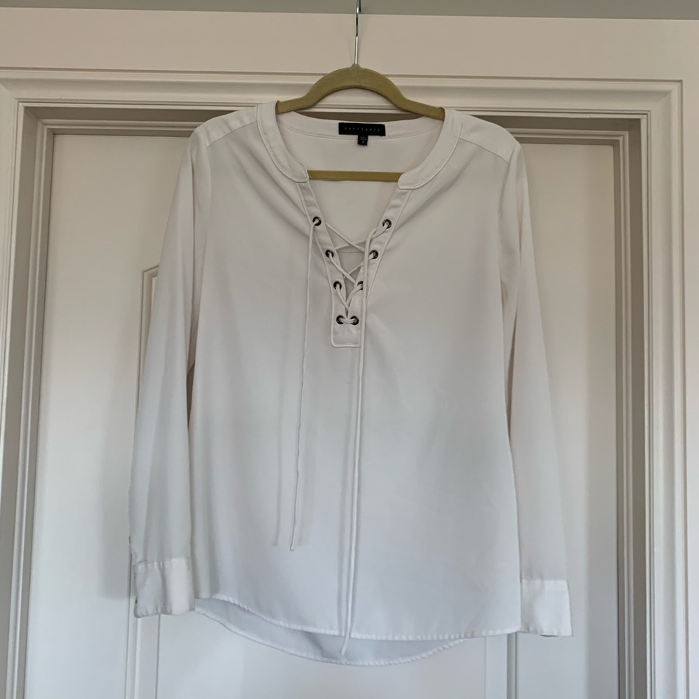 White blouse - Picture 5 of 8